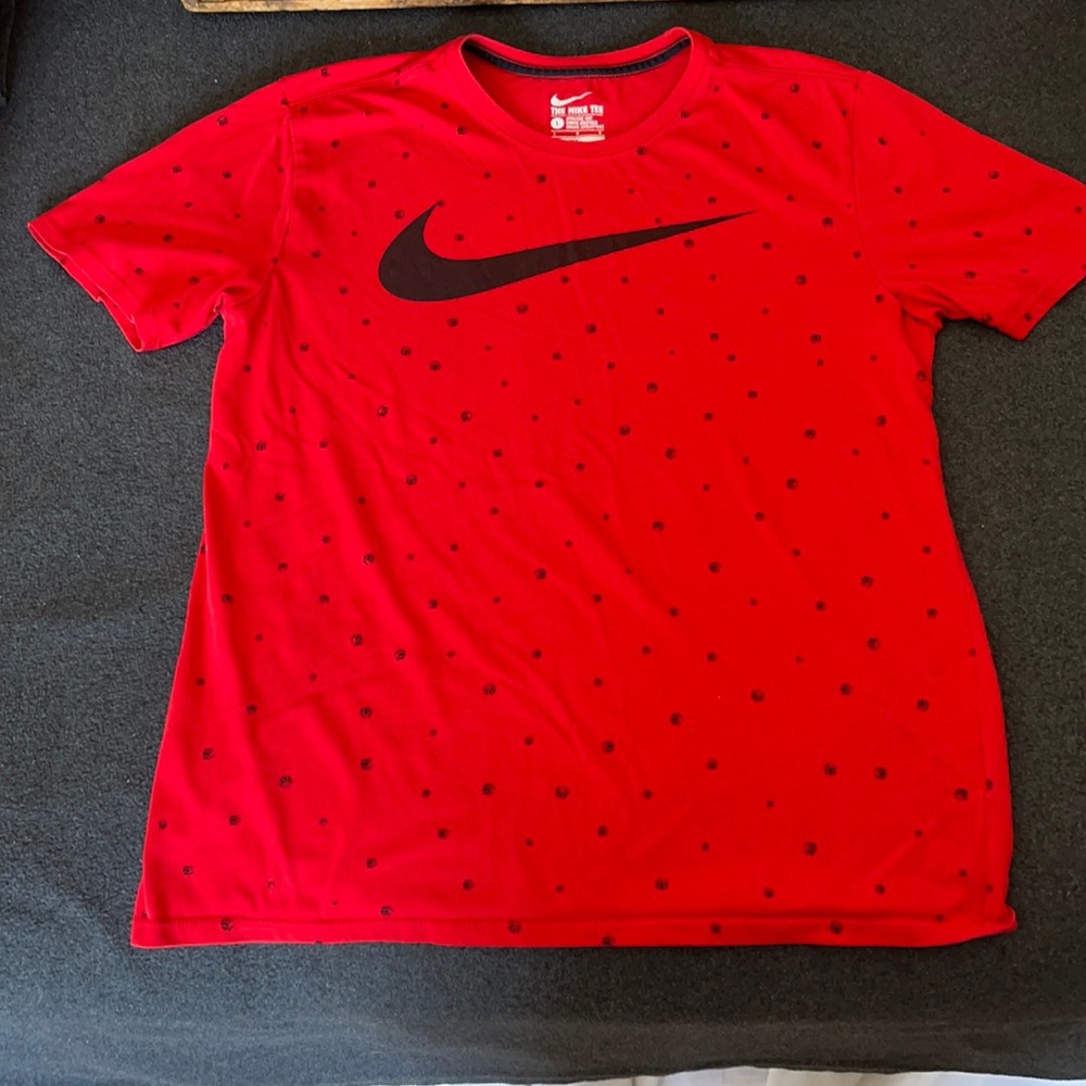 NIKE Men’s Polka Ball Dri-Fit T-Shirt Black & Red with Mini Basketballs, Large